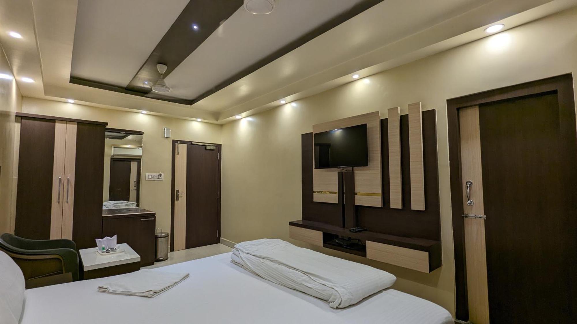 Hotel Binapani Deluxe 1 Tarapith Ngoại thất bức ảnh