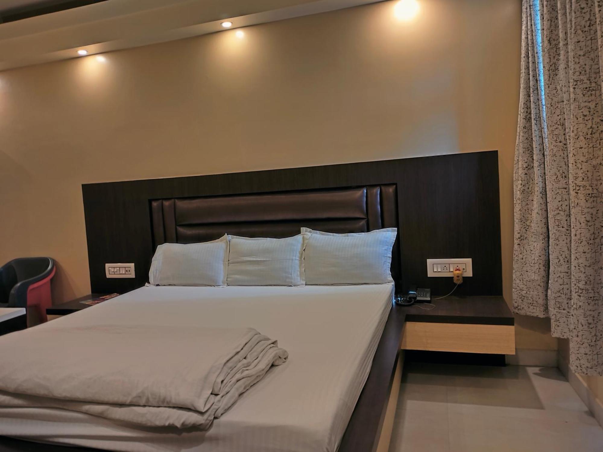 Hotel Binapani Deluxe 1 Tarapith Ngoại thất bức ảnh